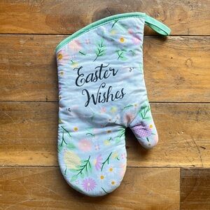 Oven mitt brand new, never used. Without tag